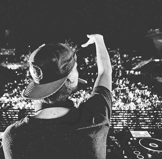 Terlihat Insider Di Balik Booth Dj 15 Fakta Tentang Avicii Terlambat Hiburan Kiat Dan Informasi Bermanfaat Tentang Hubungan Dan Pernikahan